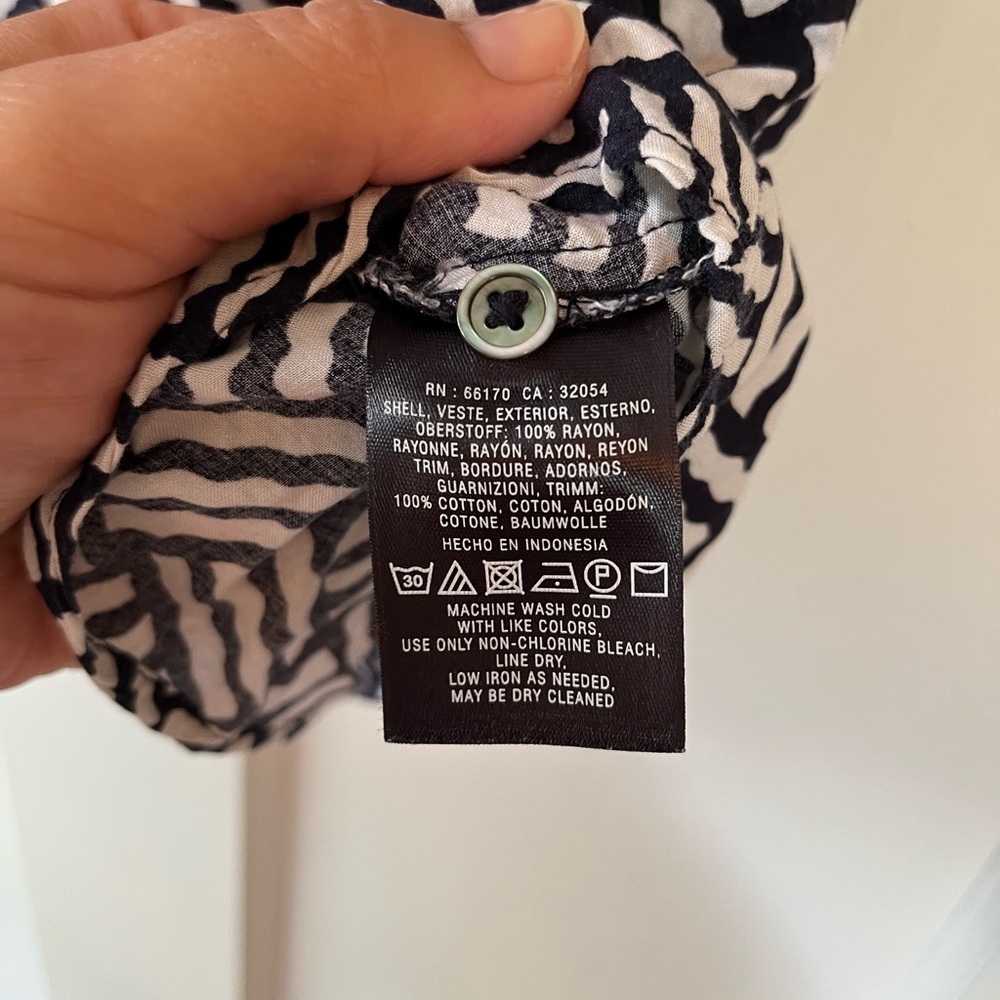 Maeve Sleeveless Navy and White Patterned Top Size 2 - Picture 4 of 5